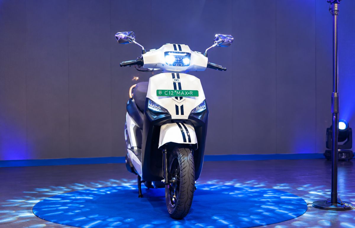 BGauss C12 MaxR Launched at introductory price of Rs 1,45,990 | To Come with 175 Km Range